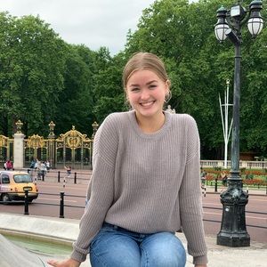 Meet your Posher, Lauren